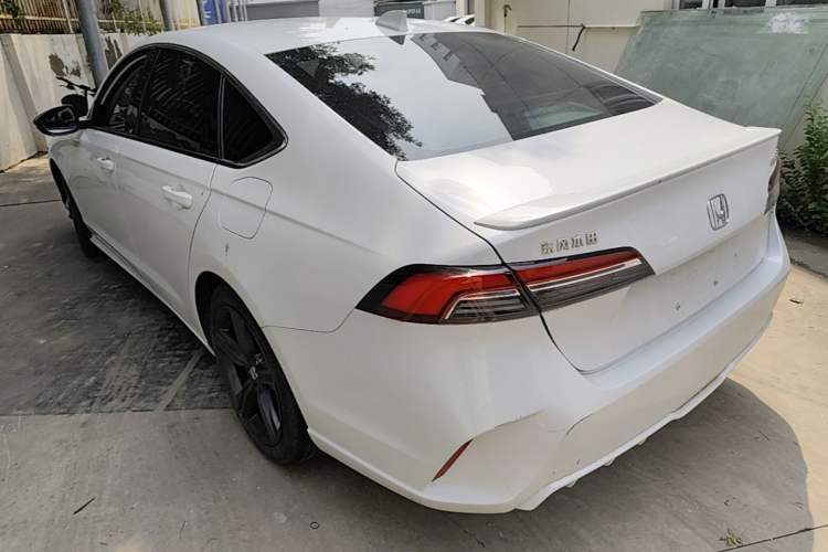 Honda Accord 2023 — 4