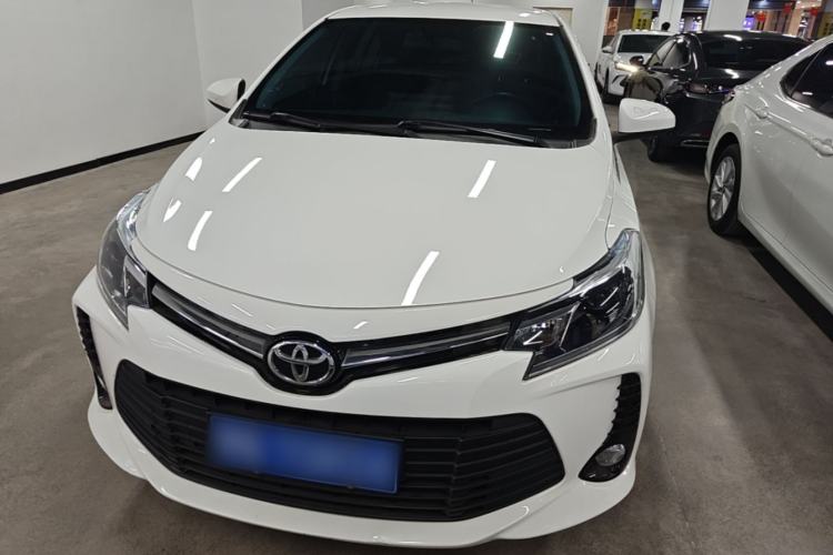 Toyota Yaris 2022 — фото 2