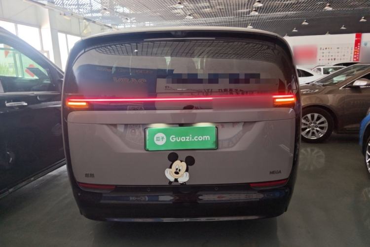 Li Auto MEGA 2024 — 5