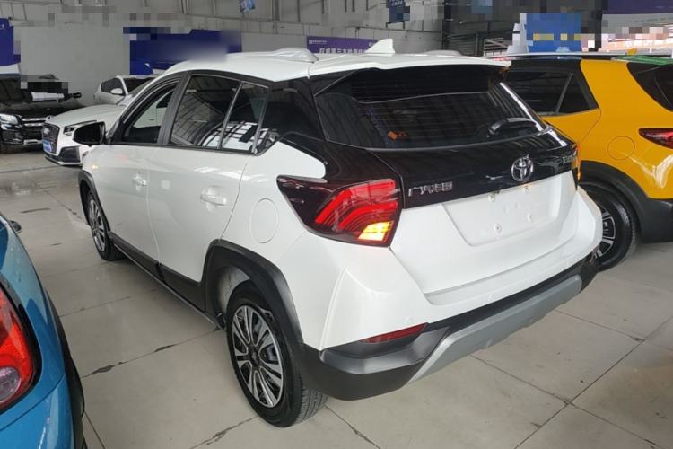 Toyota Yaris 2021 — фото 4