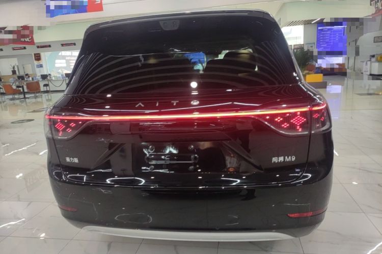 AITO M9 2025 — 5