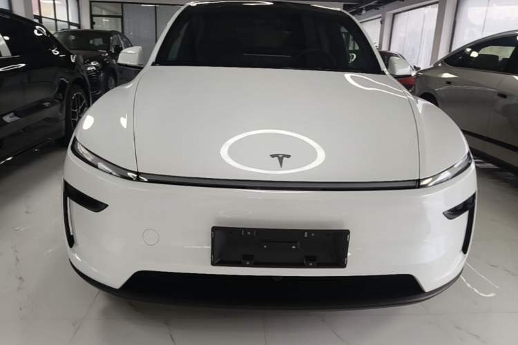 Tesla Model Y L 2025 — фото 2