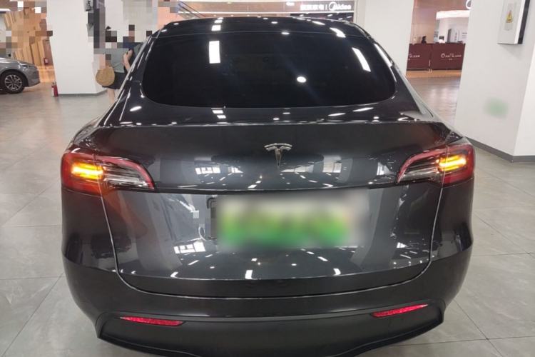 Tesla Model Y 2024 — 5
