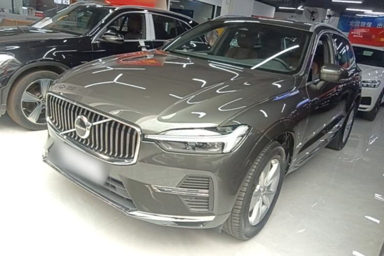Volvo XC60 2022 — фото 1