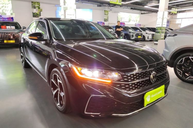 Volkswagen Passat 2023 — 3