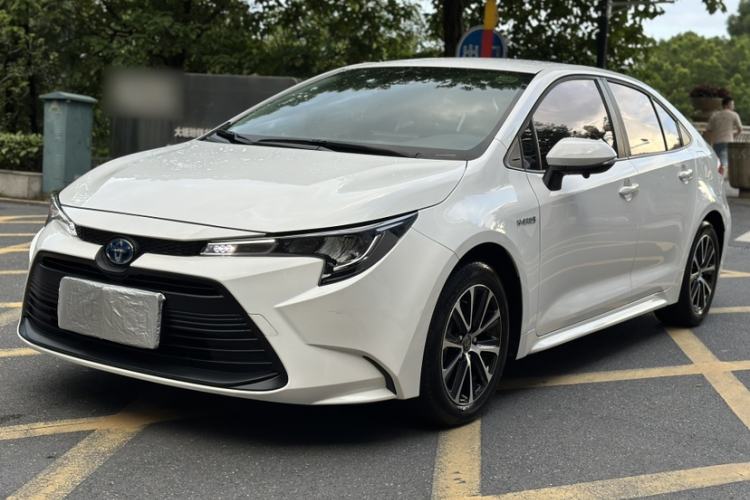 Toyota Corolla 2023 — фото 1