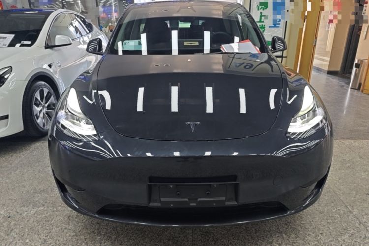 Tesla Model Y 2024 — 2