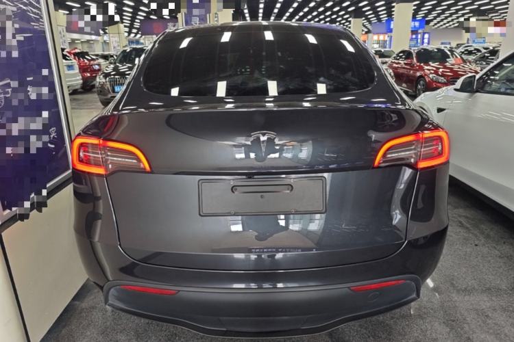 Tesla Model Y 2024 — 5