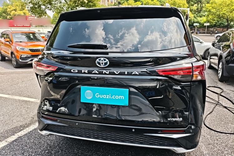Toyota Granvia 2023 — 5