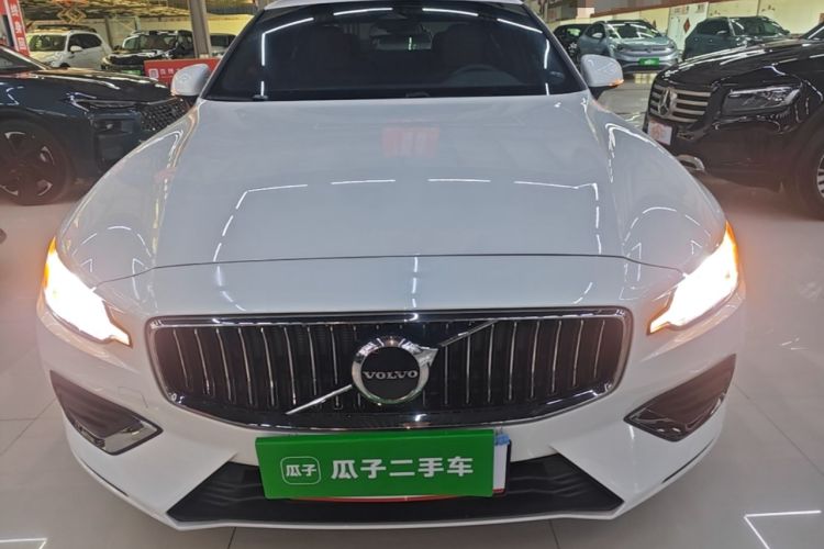 Volvo S60 2023 — 2
