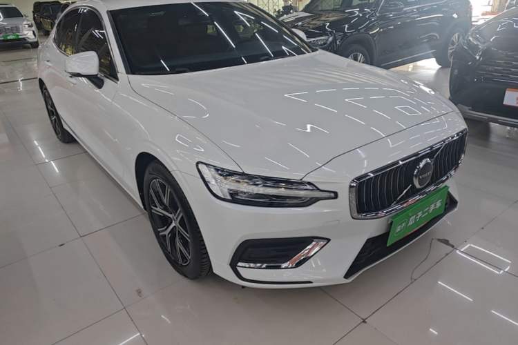 Volvo S60 2023 — 3