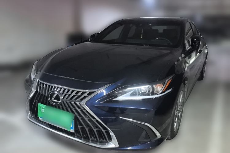 Lexus ES 300h 2022 — фото 1