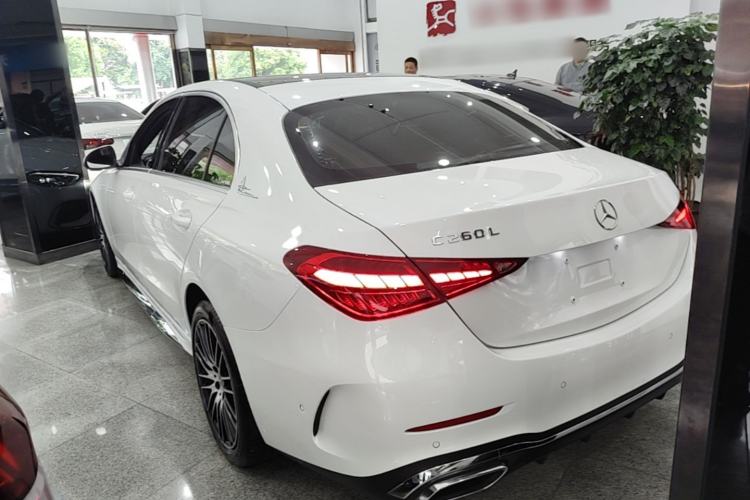 Mercedes-Benz C 260 L 2023 — 4