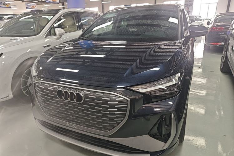 Audi Q4 e-tron 2024 — 2