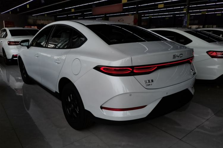 BYD Qin Plus 2025 — фото 4