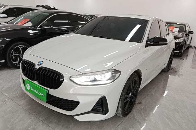 BMW 125i 2023 — фото 1