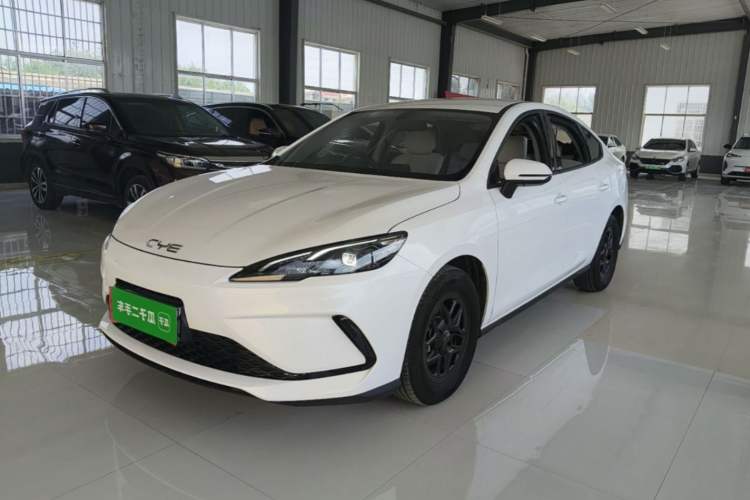 BYD Seal 05 DM-i 2025 — фото 1