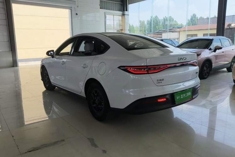 BYD Seal 05 DM-i 2025 — фото 4