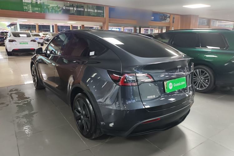 Tesla Model Y 2024 — 4