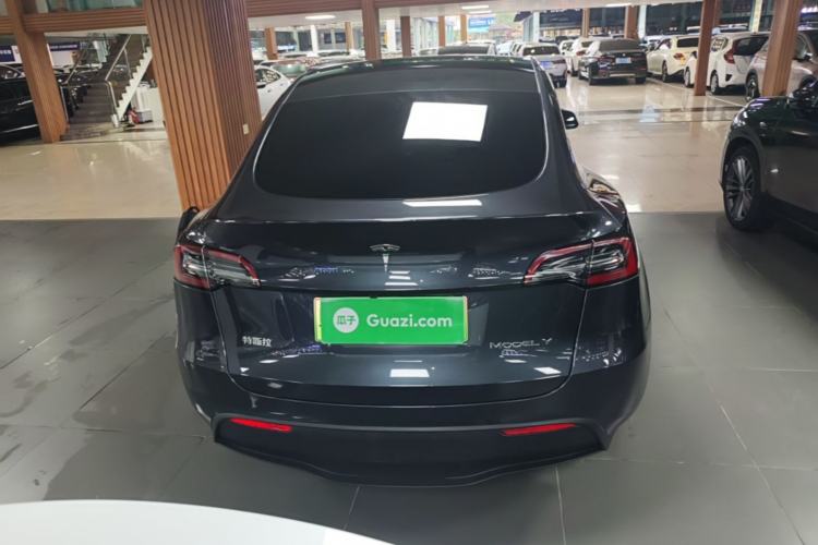 Tesla Model Y 2024 — 5