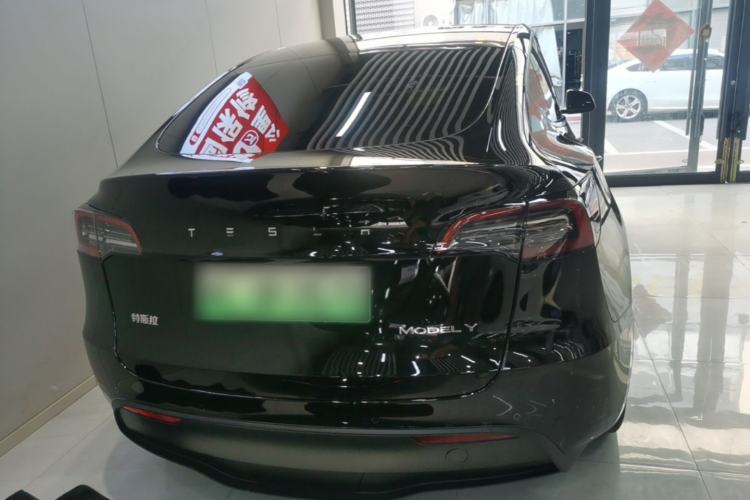 Tesla Model Y 2022 — 5