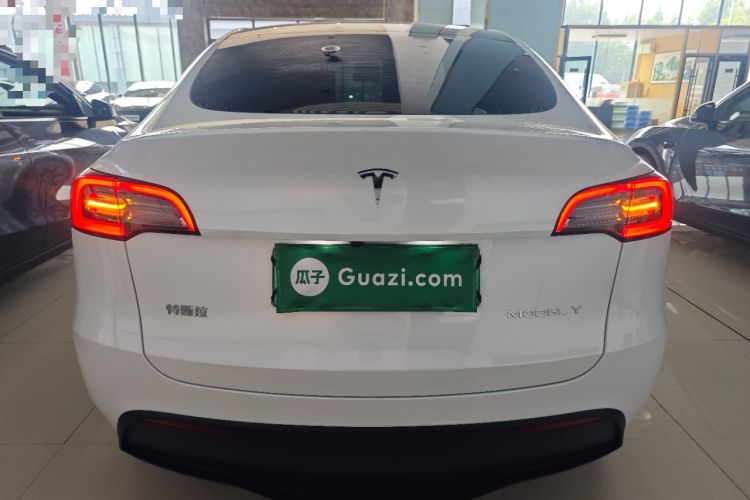 Tesla Model Y 2024 — 5