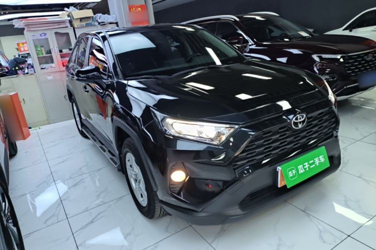 Toyota RAV4 2021 — 3