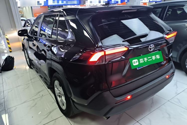 Toyota RAV4 2021 — 4