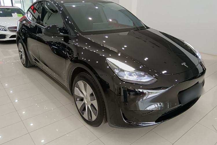 Tesla Model Y 2022 — 3