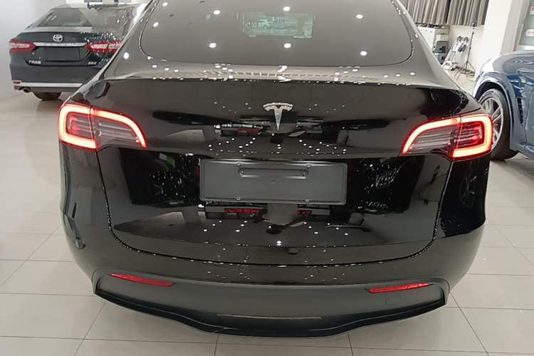 Tesla Model Y 2022 — 5