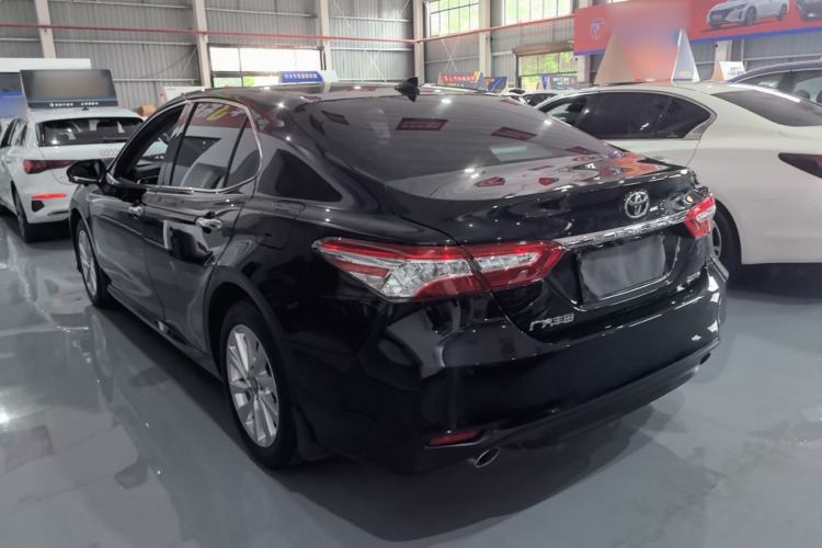 Toyota Camry 2021 — фото 4