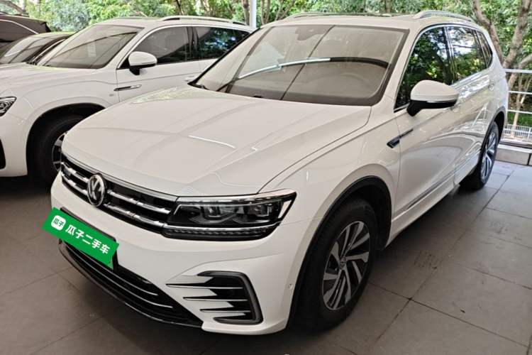 Volkswagen Tiguan L 2020 — фото 1