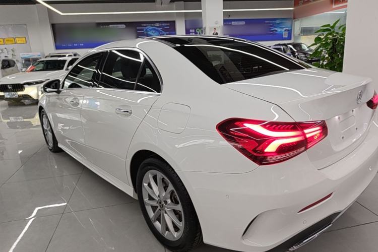 Mercedes-Benz A 200 L 2021 — фото 4