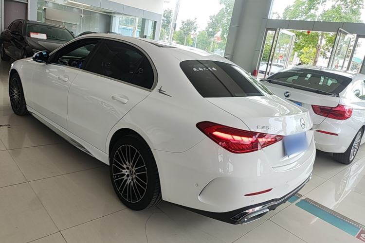 Mercedes-Benz C 260 L 2024 — 4