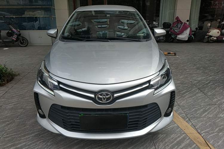 Toyota Yaris 2022 — фото 2