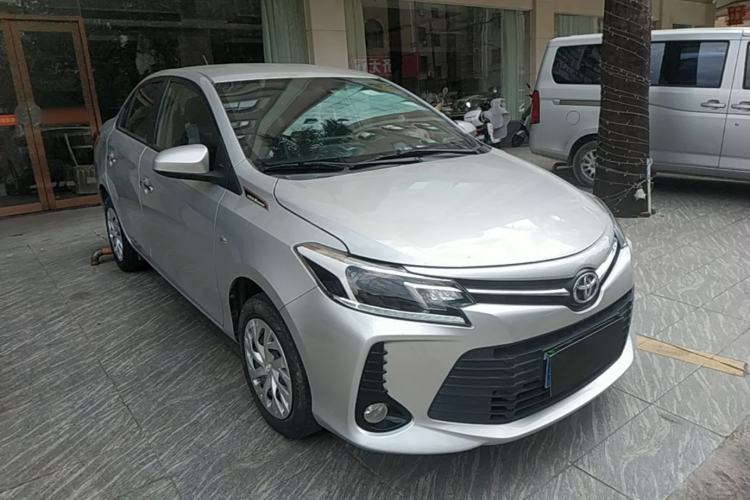Toyota Yaris 2022 — фото 3