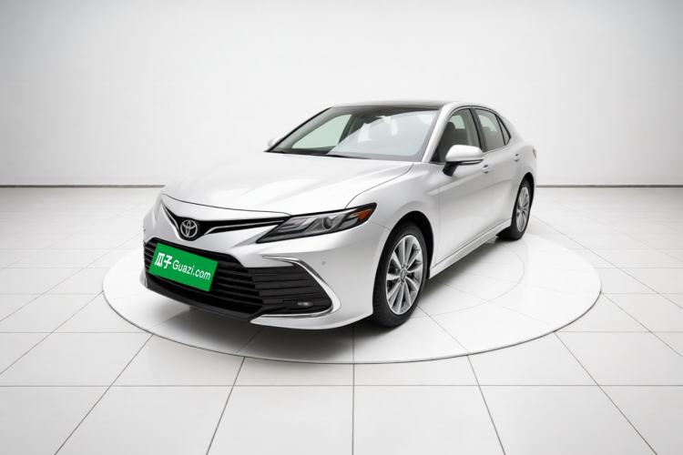 Toyota Camry 2021 — фото 1