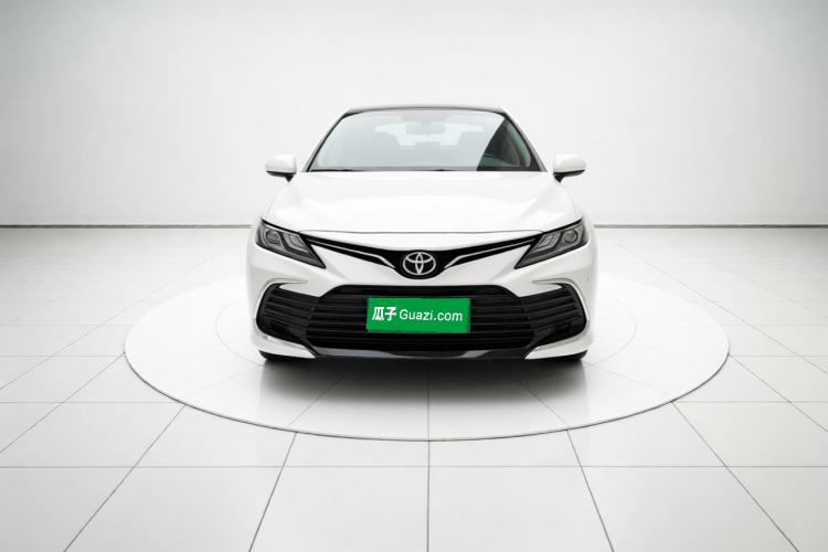 Toyota Camry 2021 — фото 2