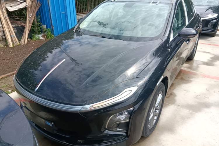 Hongqi E-QM5 2025 — 2