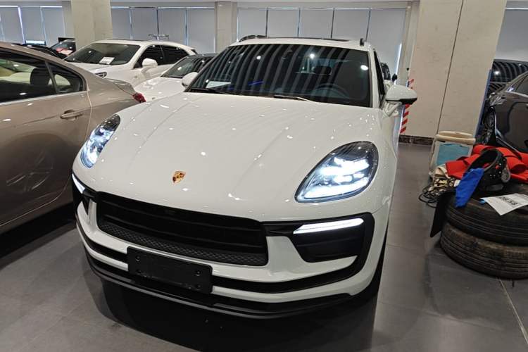 Porsche Macan 2022 — фото 1