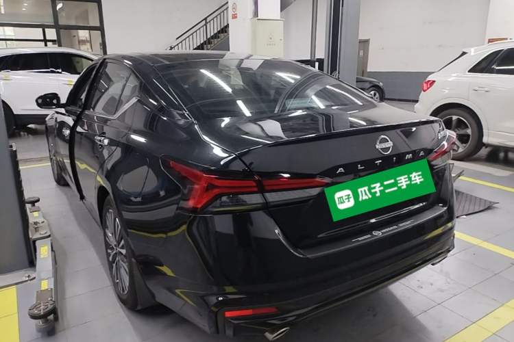Nissan Altima 2022 — 4