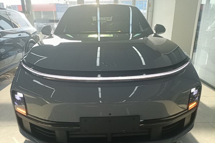 Li Auto L8 2025 — 2