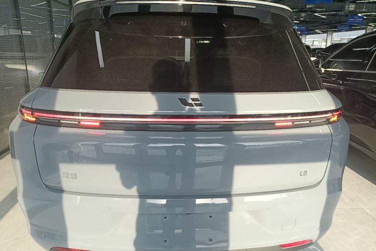 Li Auto L8 2025 — 5