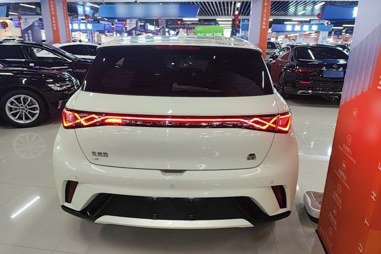BYD Dolphin 2023 — 5