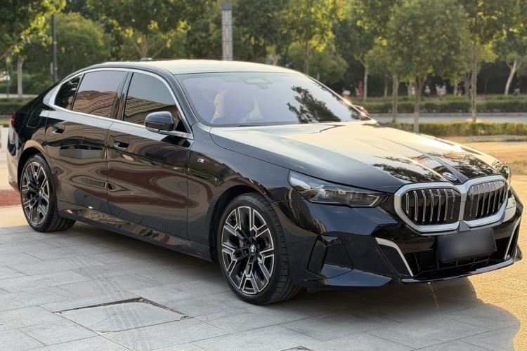 BMW 530Li 2024 — фото 2