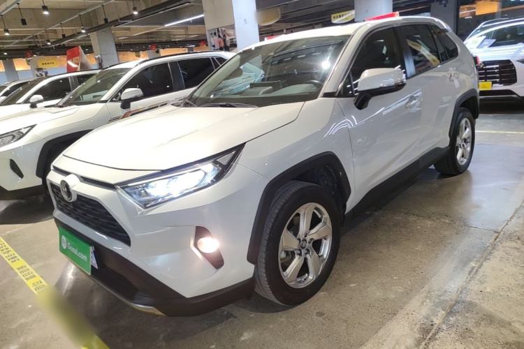 Toyota RAV4 2020 — фото 1