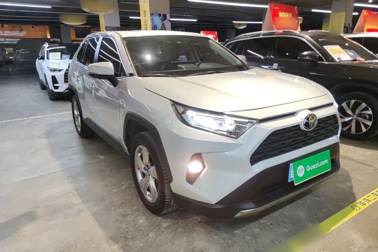 Toyota RAV4 2020 — фото 3