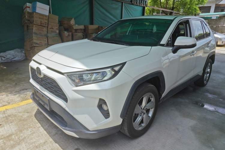 Toyota RAV4 2020 — фото 1