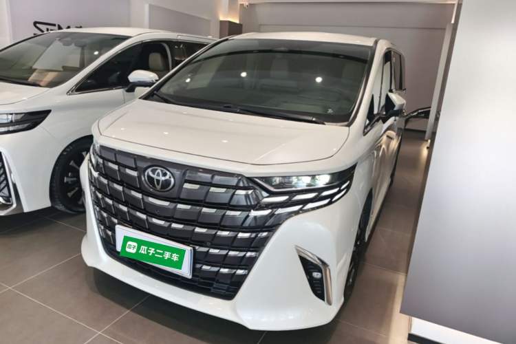 Toyota Alphard 2024 — фото 1