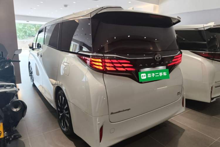 Toyota Alphard 2024 — фото 4